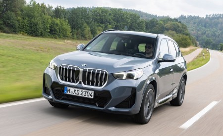 2023 BMW X1 xDrive23i Front Three-Quarter Wallpapers 450x275 (12)