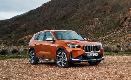 2023 BMW X1 xDrive23i Front Three-Quarter Wallpapers 450x275 (91)