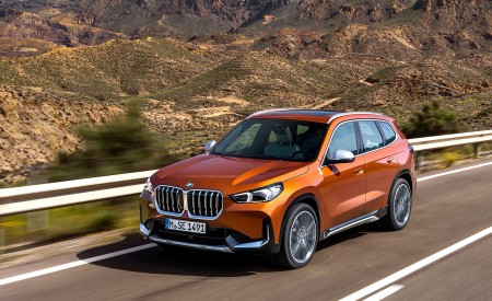 2023 BMW X1 xDrive23i Front Three-Quarter Wallpapers 450x275 (81)