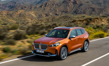 2023 BMW X1 xDrive23i Front Three-Quarter Wallpapers 450x275 (82)