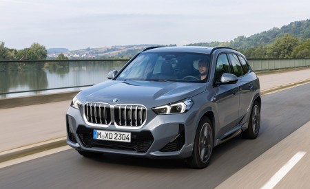 2023 BMW X1 xDrive23i Front Three-Quarter Wallpapers  450x275 (8)