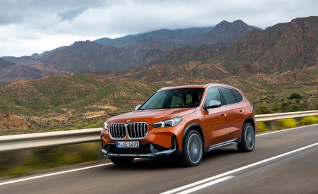 2023 BMW X1 xDrive23i Front Three-Quarter Wallpapers 450x275 (84)