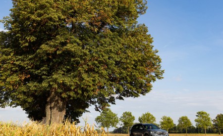 2023 BMW X1 xDrive23i Front Three-Quarter Wallpapers 450x275 (17)