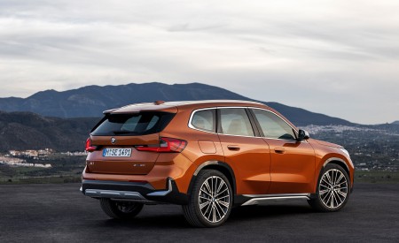 2023 BMW X1 xDrive23i Rear Three-Quarter Wallpapers 450x275 (97)