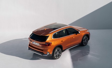 2023 BMW X1 xDrive23i Rear Three-Quarter Wallpapers 450x275 (105)