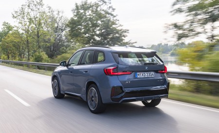 2023 BMW X1 xDrive23i Rear Three-Quarter Wallpapers 450x275 (13)