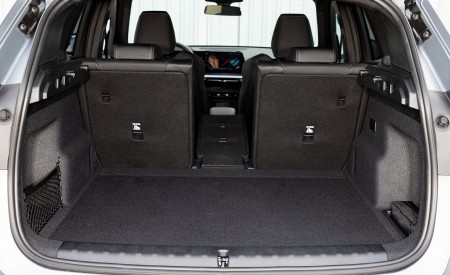 2023 BMW X1 xDrive23i Trunk Wallpapers  450x275 (46)