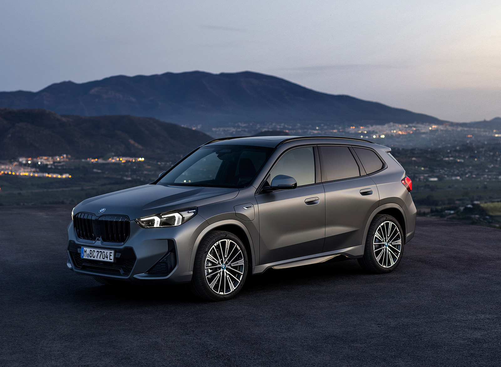 2023 BMW X1 xDrive30e Front Three-Quarter Wallpapers (10)