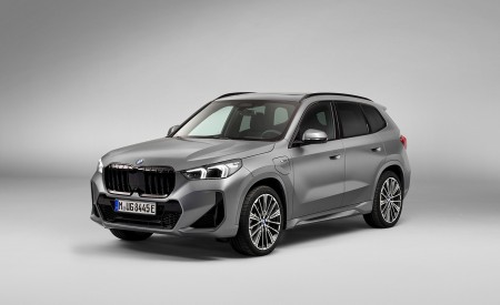 2023 BMW X1 xDrive30e Front Three-Quarter Wallpapers 450x275 (134)