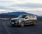 2023 BMW X1 xDrive30e Front Three-Quarter Wallpapers 150x120 (13)