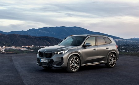 2023 BMW X1 xDrive30e Front Three-Quarter Wallpapers 450x275 (60)