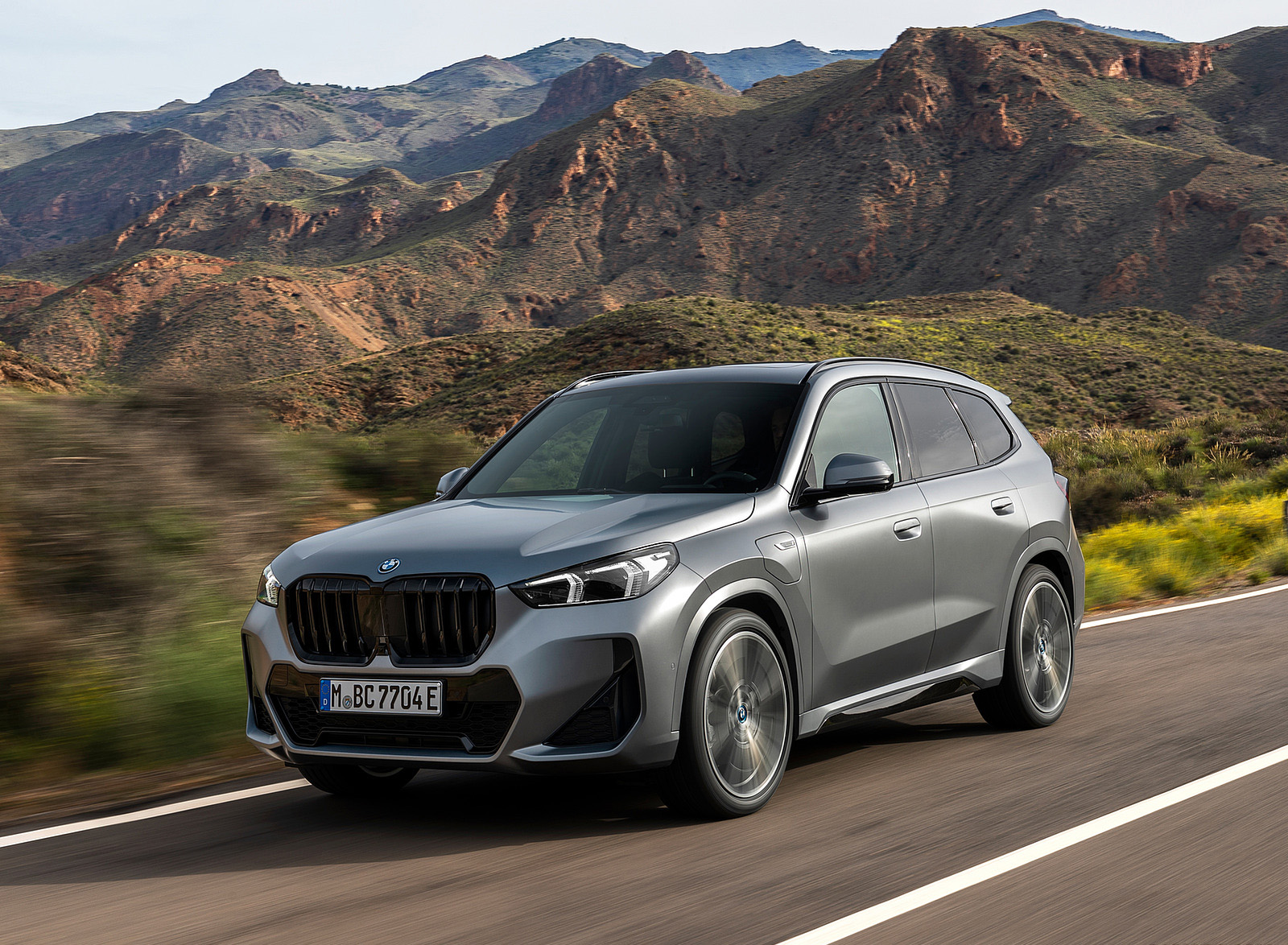 2023 BMW X1 xDrive30e Front Three-Quarter Wallpapers (1)