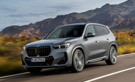 2023 BMW X1 xDrive30e Front Three-Quarter Wallpapers 450x275 (48)