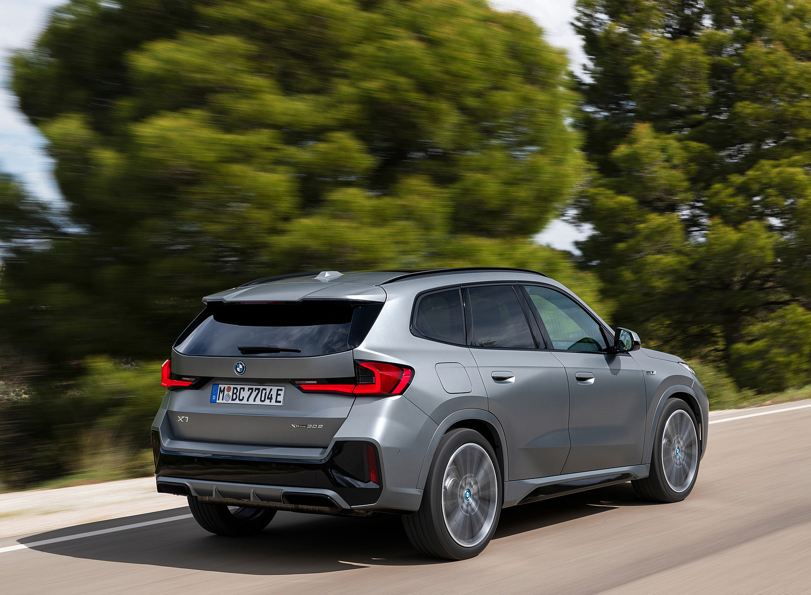 2023 BMW X1 xDrive30e Rear Three-Quarter Wallpapers (4)