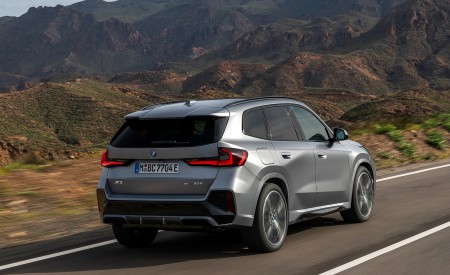 2023 BMW X1 xDrive30e Rear Three-Quarter Wallpapers 450x275 (52)