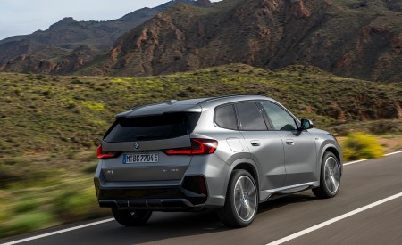 2023 BMW X1 xDrive30e Rear Three-Quarter Wallpapers 450x275 (53)