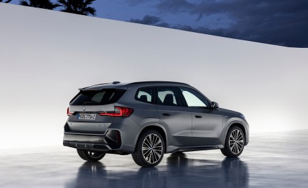 2023 BMW X1 xDrive30e Rear Three-Quarter Wallpapers 450x275 (69)