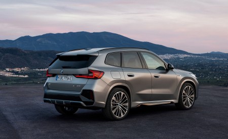 2023 BMW X1 xDrive30e Rear Three-Quarter Wallpapers 450x275 (61)