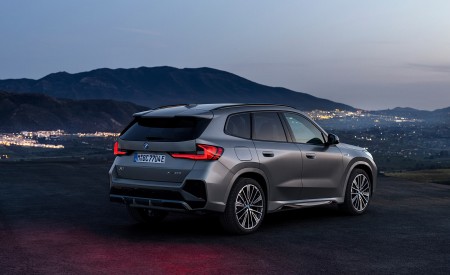 2023 BMW X1 xDrive30e Rear Three-Quarter Wallpapers 450x275 (59)