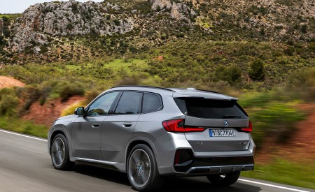 2023 BMW X1 xDrive30e Rear Three-Quarter Wallpapers 450x275 (54)