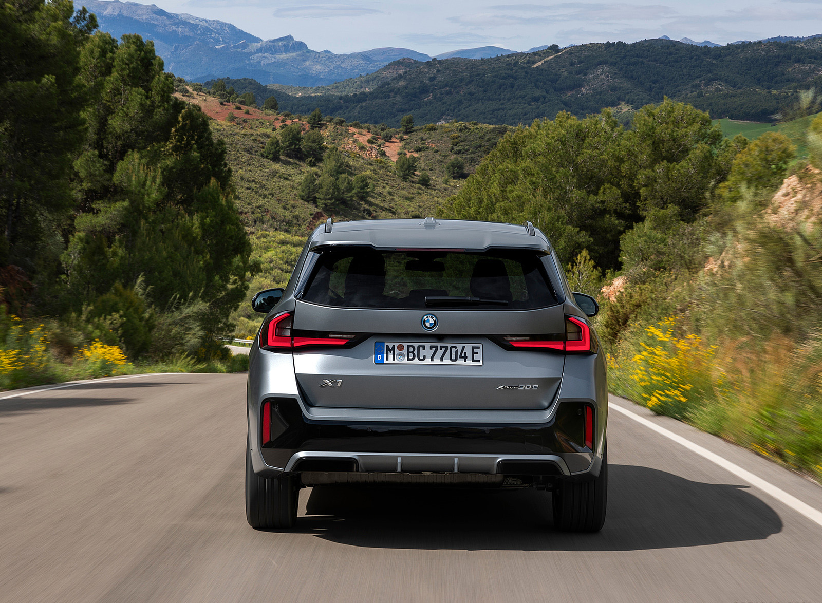 2023 BMW X1 xDrive30e Rear Wallpapers (8)