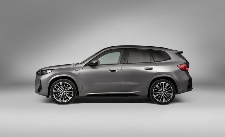 2023 BMW X1 xDrive30e Side Wallpapers 450x275 (137)
