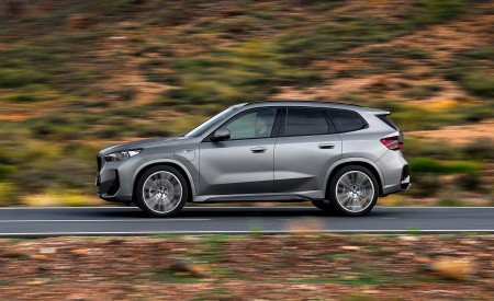 2023 BMW X1 xDrive30e Side Wallpapers 450x275 (56)