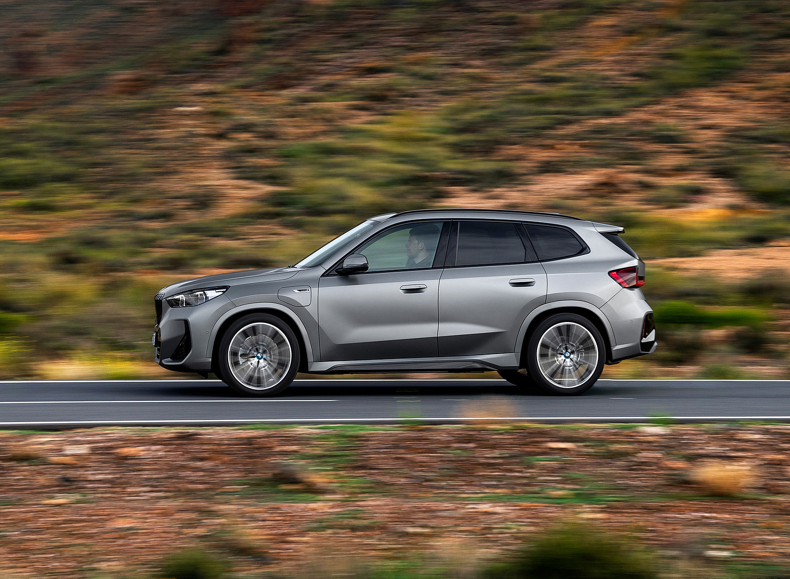 2023 BMW X1 xDrive30e Side Wallpapers (9)