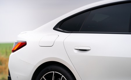 2023 BMW i4 eDrive40 UK version Detail Wallpapers 450x275 (19)