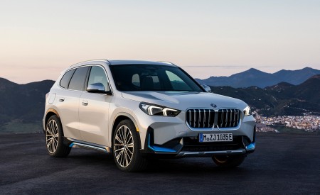 2023 BMW iX1 xDrive30 Front Three-Quarter Wallpapers  450x275 (118)