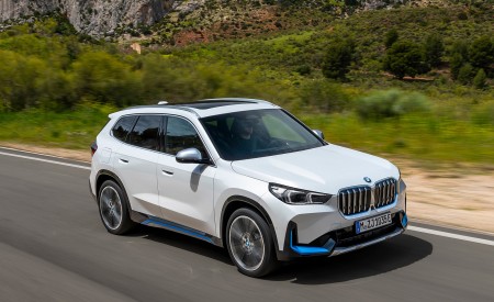 2023 BMW iX1 xDrive30 Front Three-Quarter Wallpapers 450x275 (92)