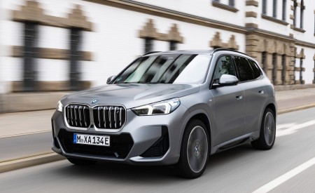 2023 BMW iX1 xDrive30 Front Three-Quarter Wallpapers  450x275 (24)