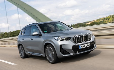 2023 BMW iX1 xDrive30 Front Three-Quarter Wallpapers 450x275 (16)