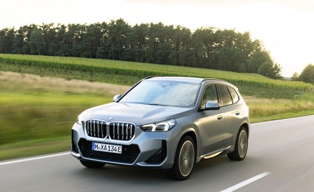 2023 BMW iX1 xDrive30 Front Three-Quarter Wallpapers 450x275 (4)