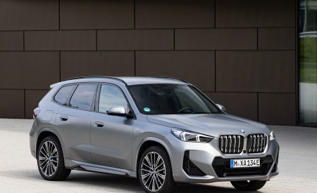 2023 BMW iX1 xDrive30 Front Three-Quarter Wallpapers 450x275 (34)