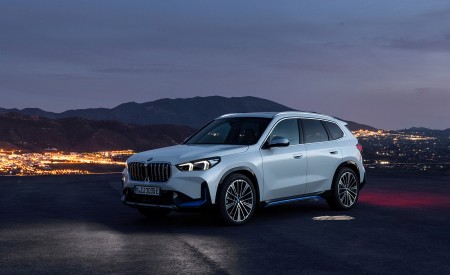 2023 BMW iX1 xDrive30 Front Three-Quarter Wallpapers 450x275 (120)