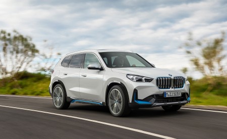 2023 BMW iX1 xDrive30 Front Three-Quarter Wallpapers 450x275 (90)
