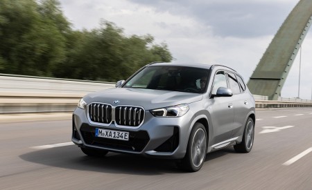 2023 BMW iX1 xDrive30 Front Three-Quarter Wallpapers 450x275 (27)