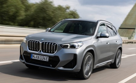 2023 BMW iX1 xDrive30 Front Three-Quarter Wallpapers  450x275 (19)