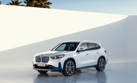 2023 BMW iX1 xDrive30 Front Three-Quarter Wallpapers 450x275 (140)