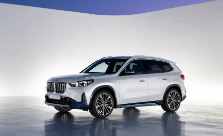 2023 BMW iX1 xDrive30 Front Three-Quarter Wallpapers 450x275 (136)