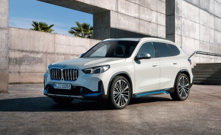 2023 BMW iX1 xDrive30 Front Three-Quarter Wallpapers 450x275 (109)