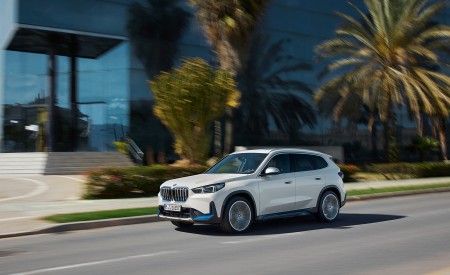 2023 BMW iX1 xDrive30 Front Three-Quarter Wallpapers 450x275 (104)