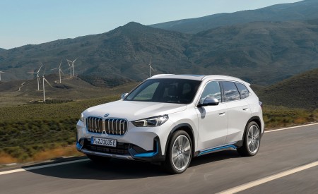 2023 BMW iX1 xDrive30 Front Three-Quarter Wallpapers 450x275 (95)