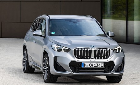 2023 BMW iX1 xDrive30 Front Wallpapers 450x275 (35)