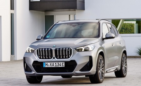 2023 BMW iX1 xDrive30 Front Wallpapers 450x275 (36)