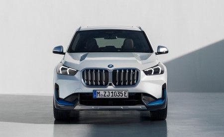 2023 BMW iX1 xDrive30 Front Wallpapers 450x275 (141)