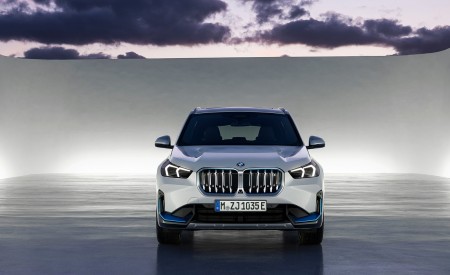 2023 BMW iX1 xDrive30 Front Wallpapers 450x275 (137)