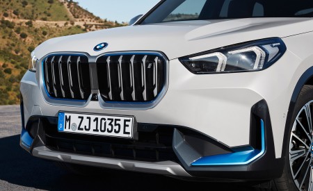 2023 BMW iX1 xDrive30 Front Wallpapers 450x275 (126)