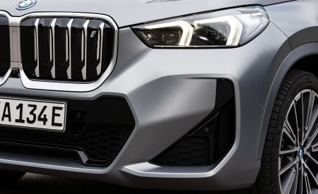 2023 BMW iX1 xDrive30 Front Wallpapers 450x275 (49)